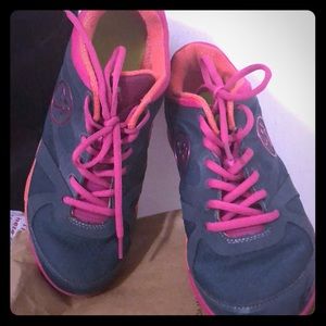 Zumba fitness brand name sneaker (like new)